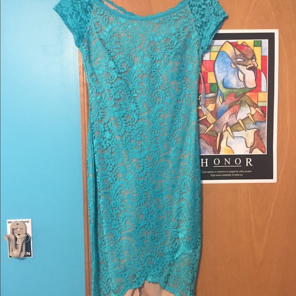 Bisou Bisou Dresses & Skirts - NWT Bisou Turquoise Lace Sheath Dress